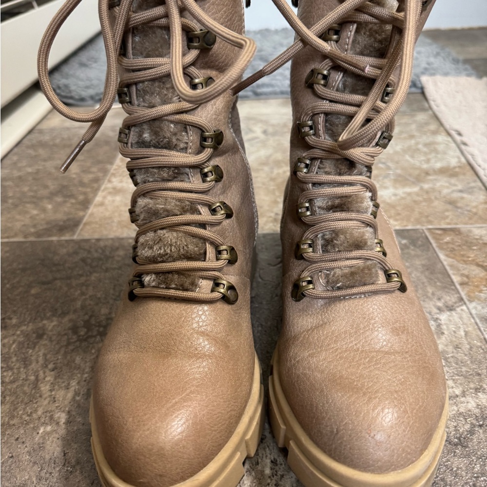 Stylish Tan Women's Boots